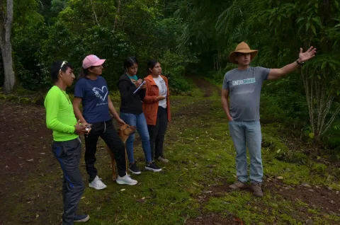 Práctica agroecológica en Galápagos con la Fundación FUNCAVID (foto 1)