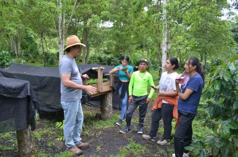 Práctica agroecológica en Galápagos con la Fundación FUNCAVID (foto 3)