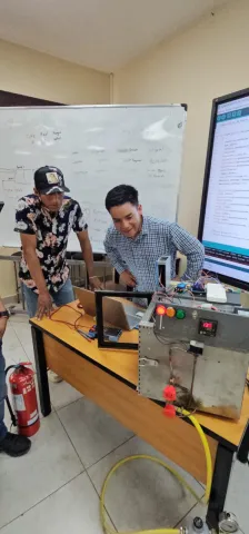 Prácticas de laboratorio de Electricidad en Isabela y Santa Cruz (foto 1)